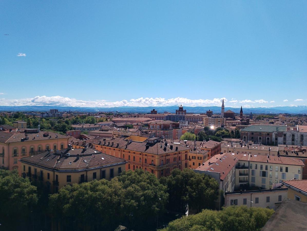 Dante'S House - Affittacamere Modena Bagian luar foto